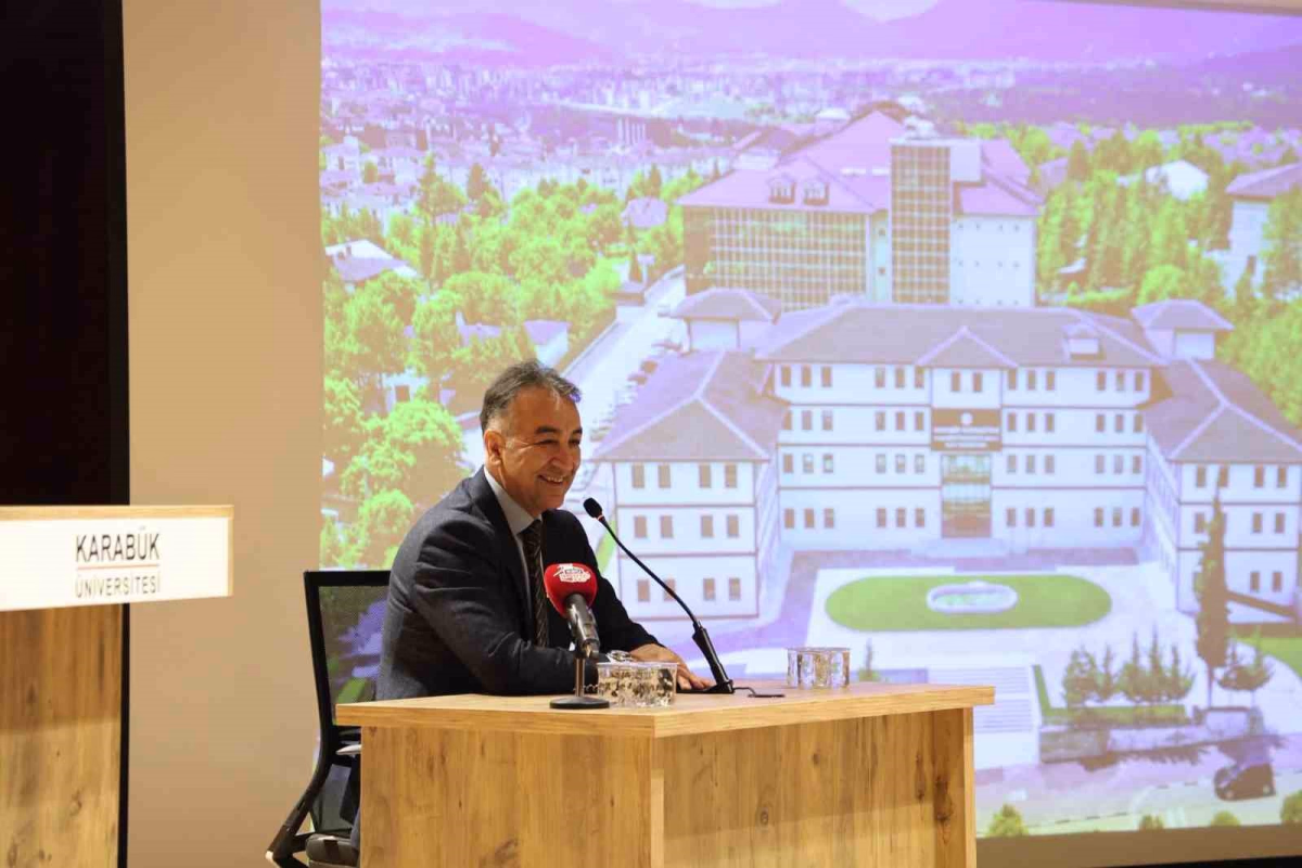 Vali Çağatay İletişim Fakültesi Öğrencileriyle Buluştu
