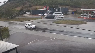 Yalova'da İkiye Bölünen Otomobil Kazasının Kamerası Ortaya Çıktı