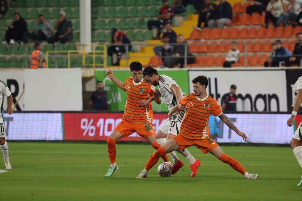 Alanyaspor Kocaelispor Maçında İlk Yarı Sonucu