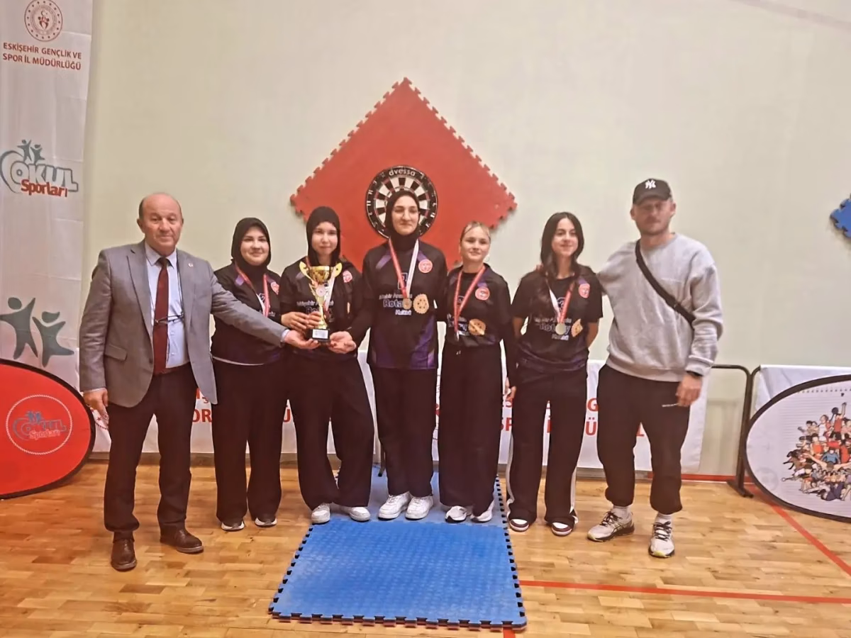 Eskişehir'de Dart Genç Kız Müsabakaları Sona Erdi