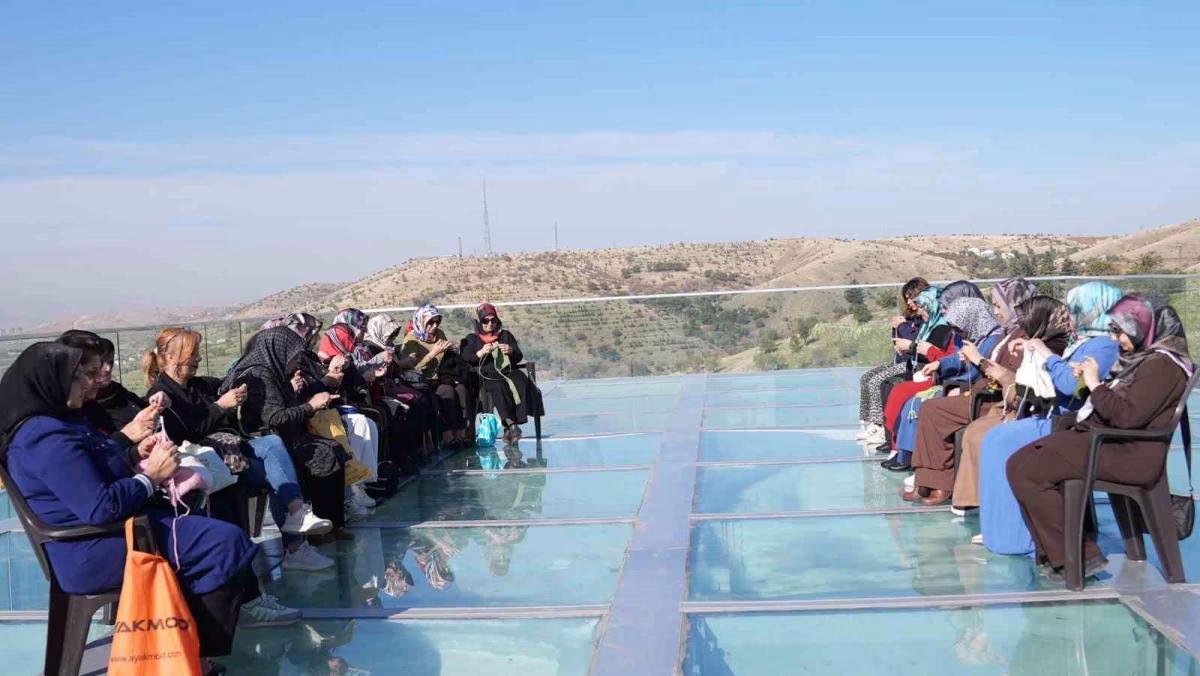 Harput’ta Tarihi Manzarada Örgü Etkinliği