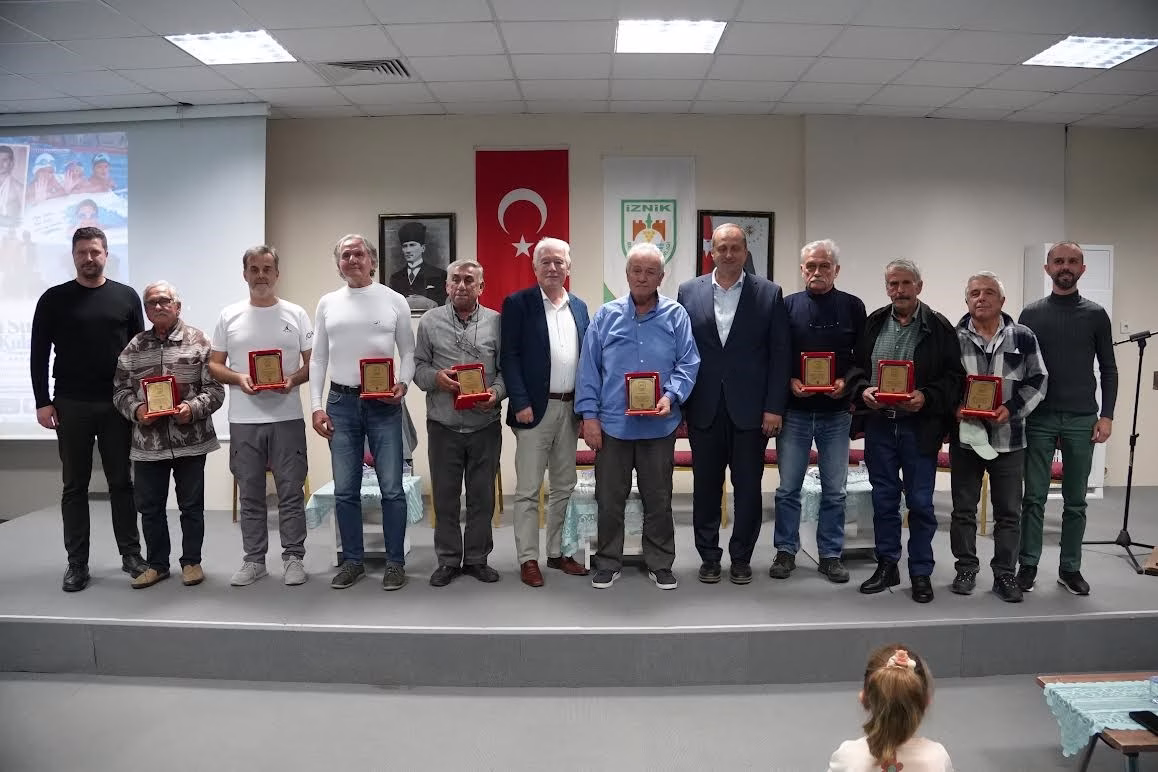 İznik'te Geçmiş ve Gelecek Yüzmede Buluştu