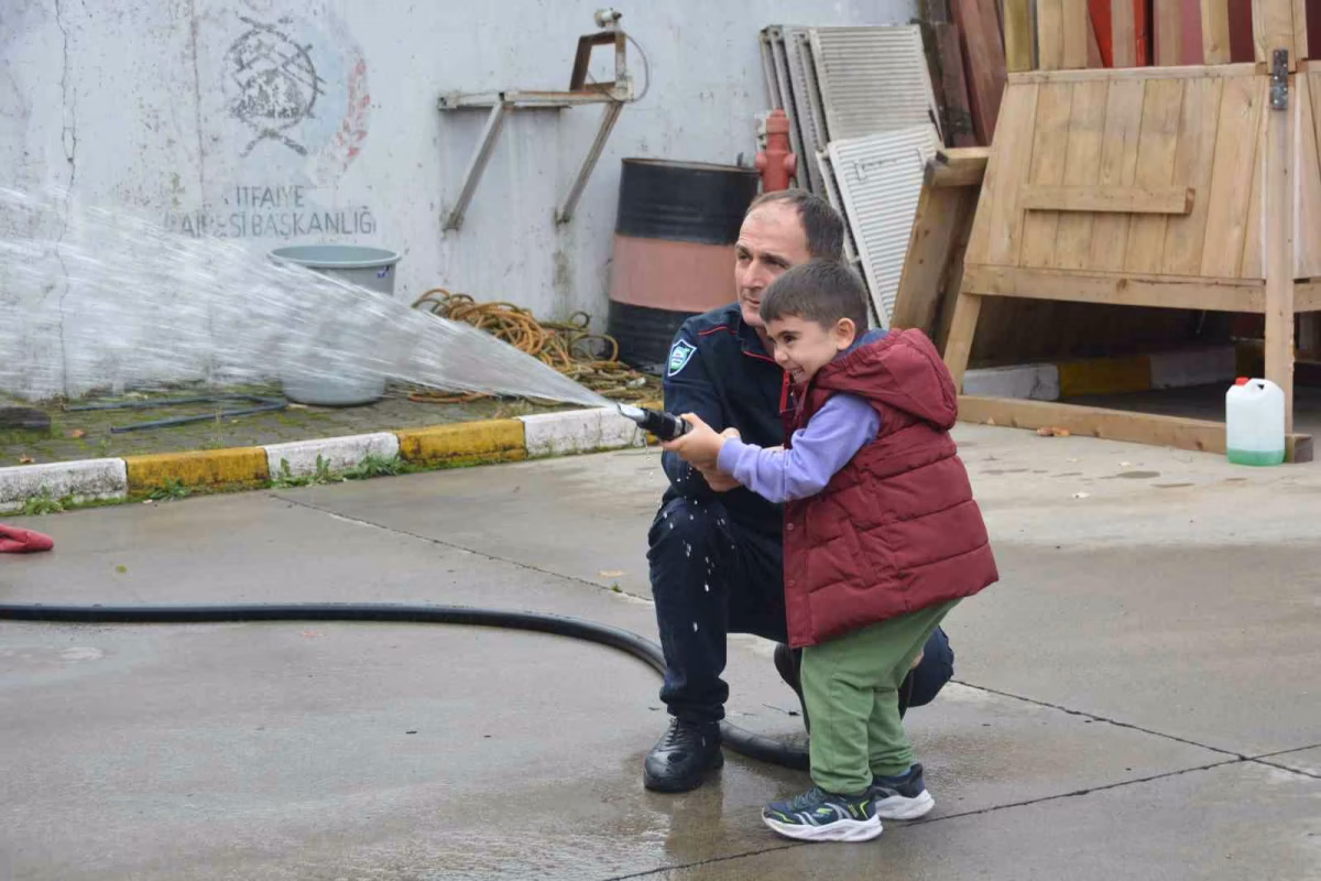 Minik Öğrenciler İtfaiyecilik Mesleğini Uygulamalı Öğrendi