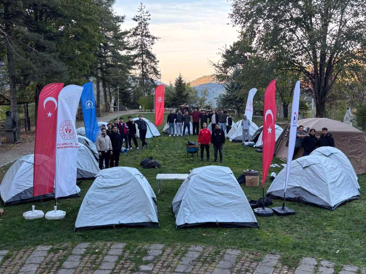 Üniversiteliler Samandere'de Kamp Yaptı