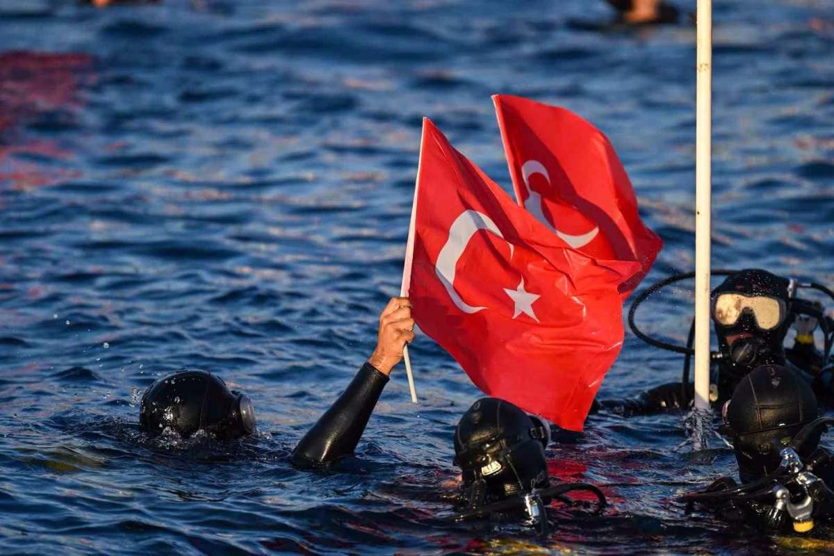 Antalya'da Cumhuriyet'e Saygı Yürüyüşü Düzenlendi
