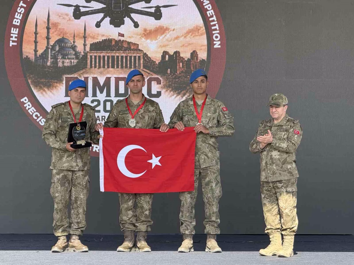 Askeri Uçangöz Yarışması'nda Şampiyon Türkiye