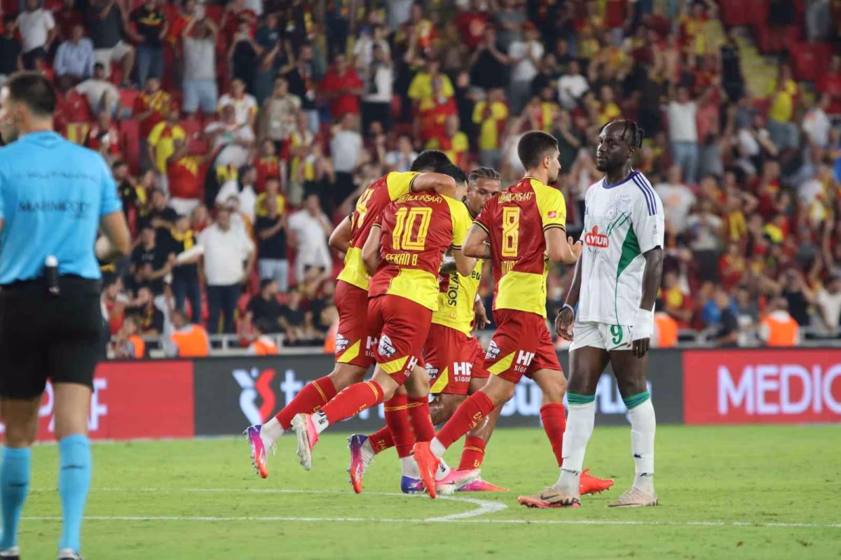 Göztepe Sahasında Çorum FK'yi Konuk Ediyor