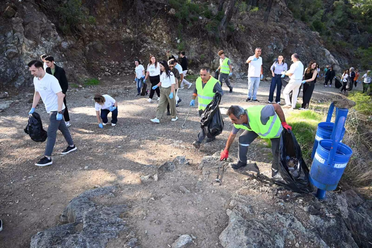 Kemer'de Çevre Temizliği Farkındalık Etkinliği