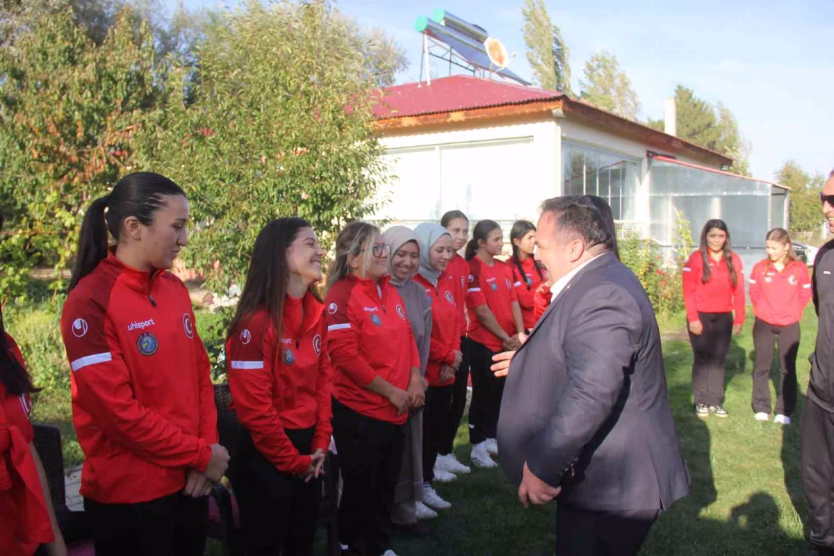 Milli güreşçiler Sivas'ta kampı tamamladı