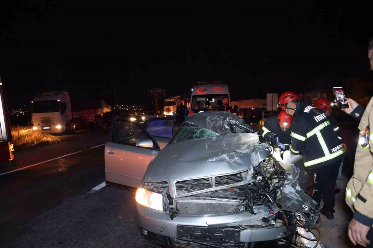 Nevşehir'de Otomobil Tıra Çarptı: 2 Ölü