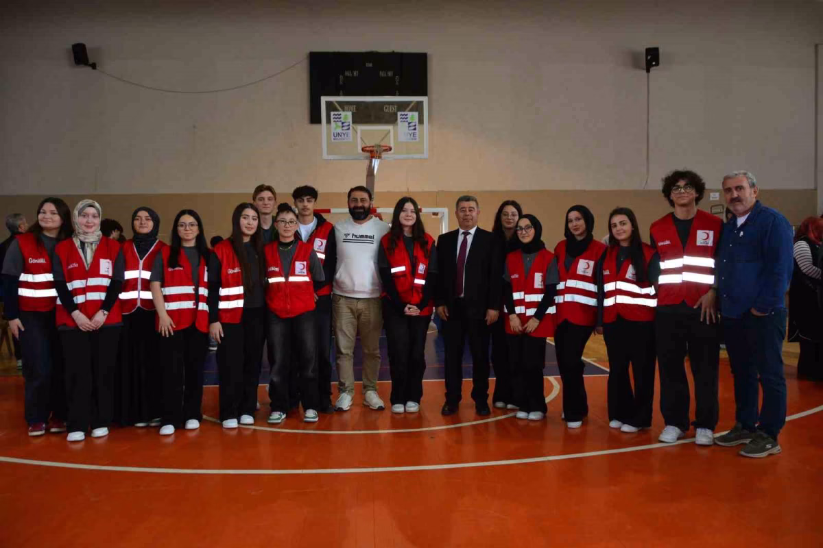 Ünye'de Liselilerden Kan Bağışı Kampanyası