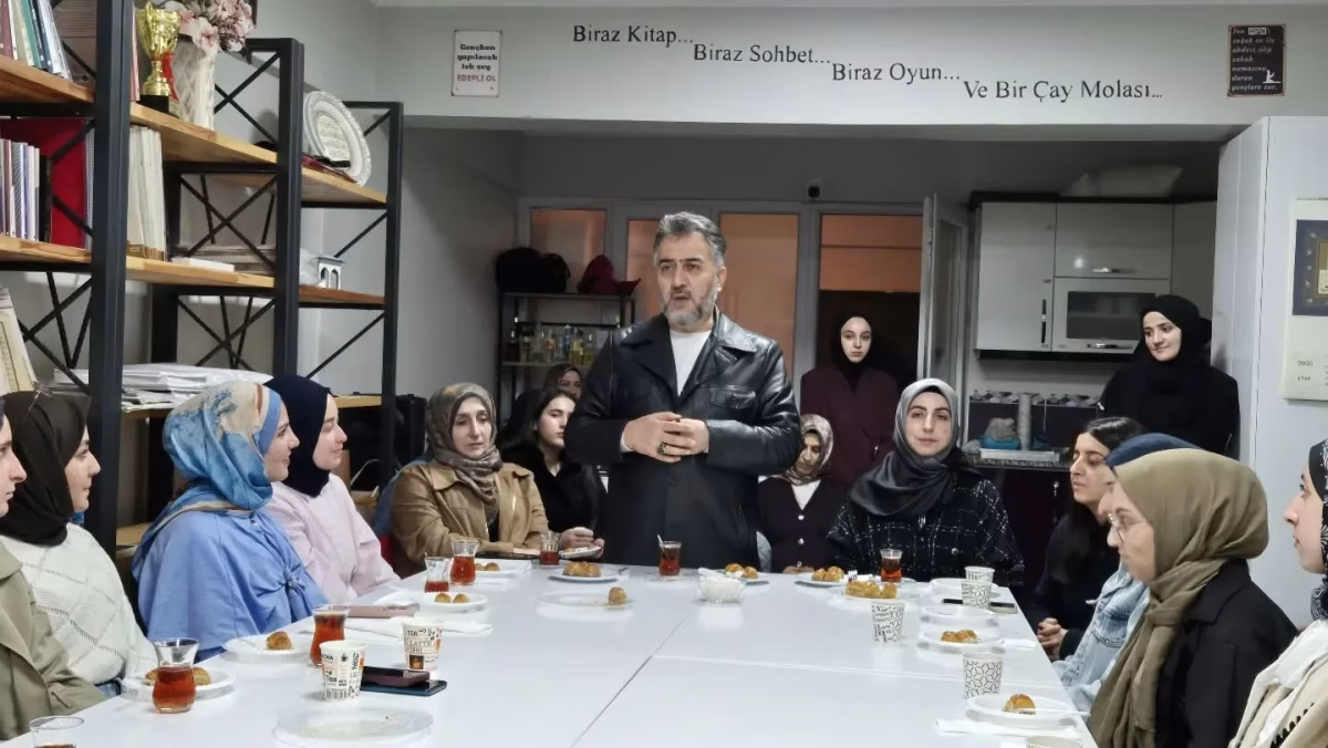 Bayburt’ta Üniversite Öğrencileriyle Hadis Sohbeti Düzenlendi