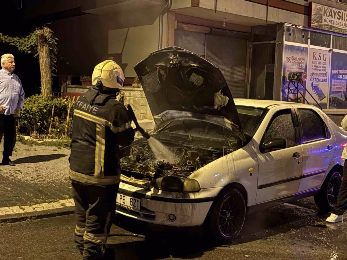 Çalıştırılan Otomobil Alev Aldı