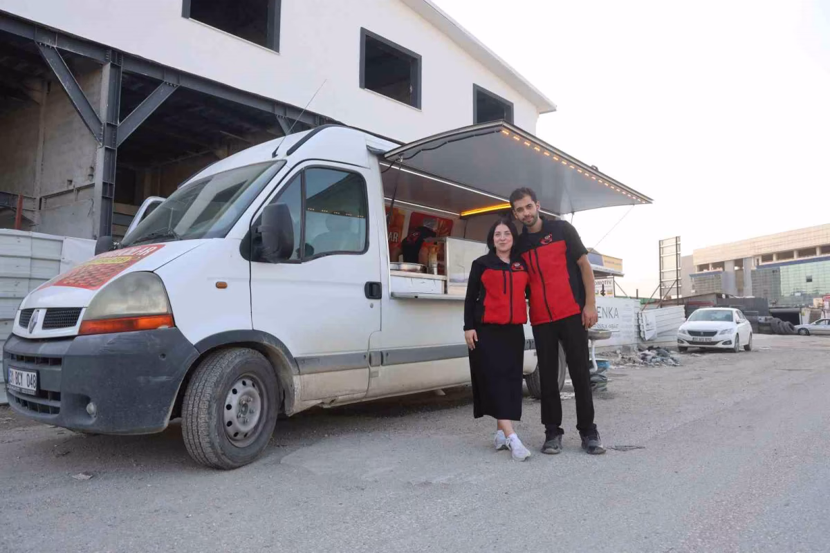 Hatay'da Depremzede Çiftten Mobil Tatlıcı