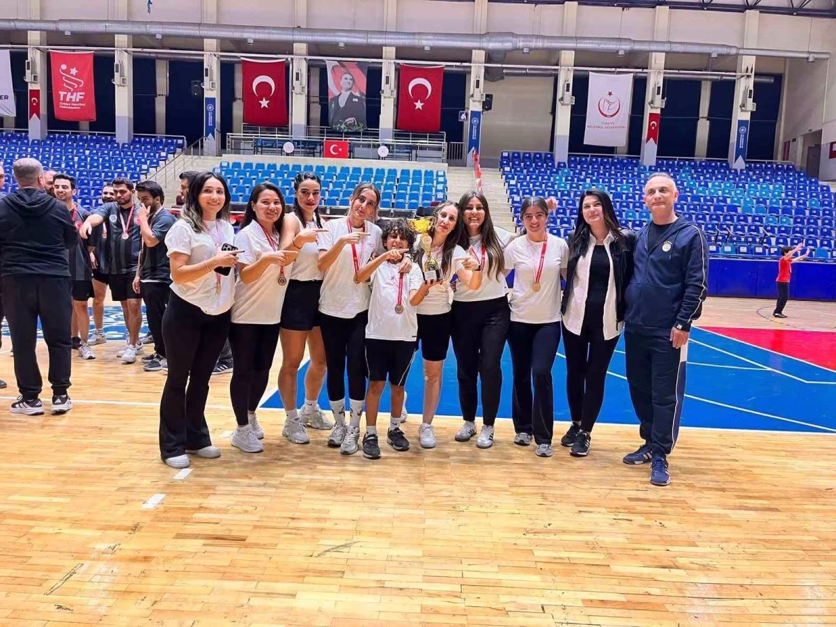Köşk Kadın Futsal Takımı Bölge Finalinde