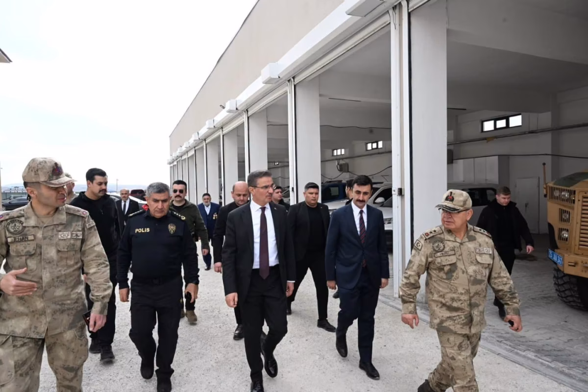 Vali Aydın Baruş Karayazı'da İncelemelerde Bulundu