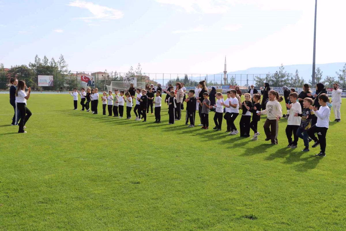 Aileler ve Öğrenciler Safranbolu'da Sporla Buluştu