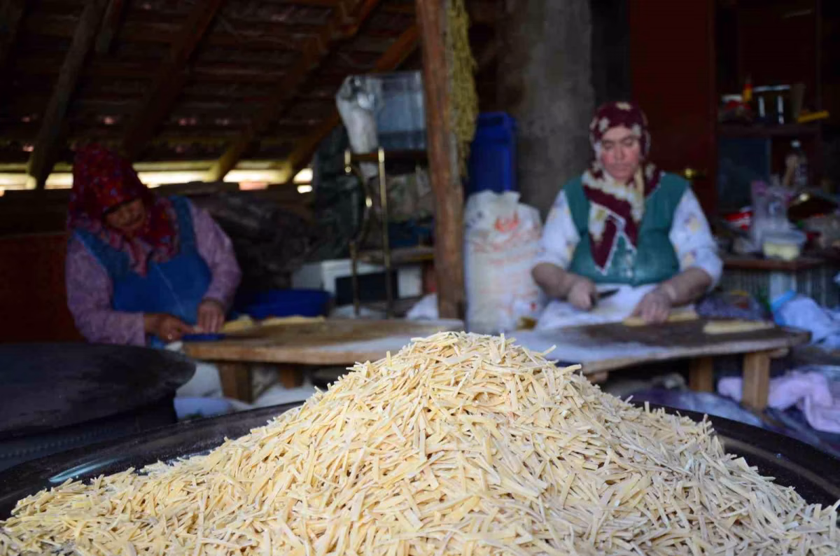 Akseki'de İmece Usulü Kışlık Erişim Mesaisi