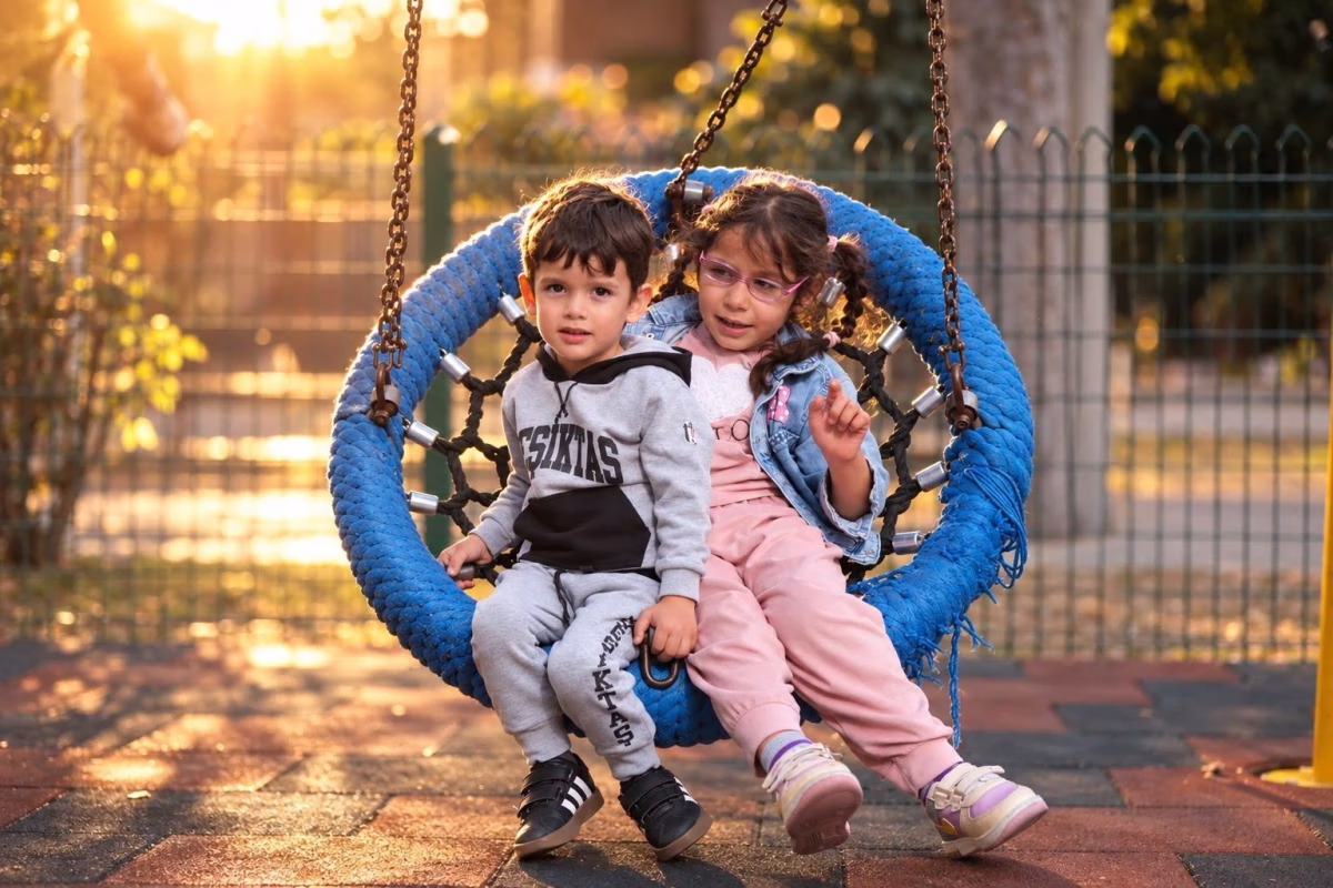 Altıeylül’de 11 park baştan aşağı yenilendi