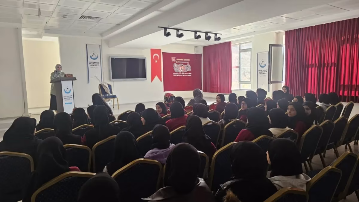 Bayburt'ta Öğrencilere Sabır ve Tevekkül Anlatıldı