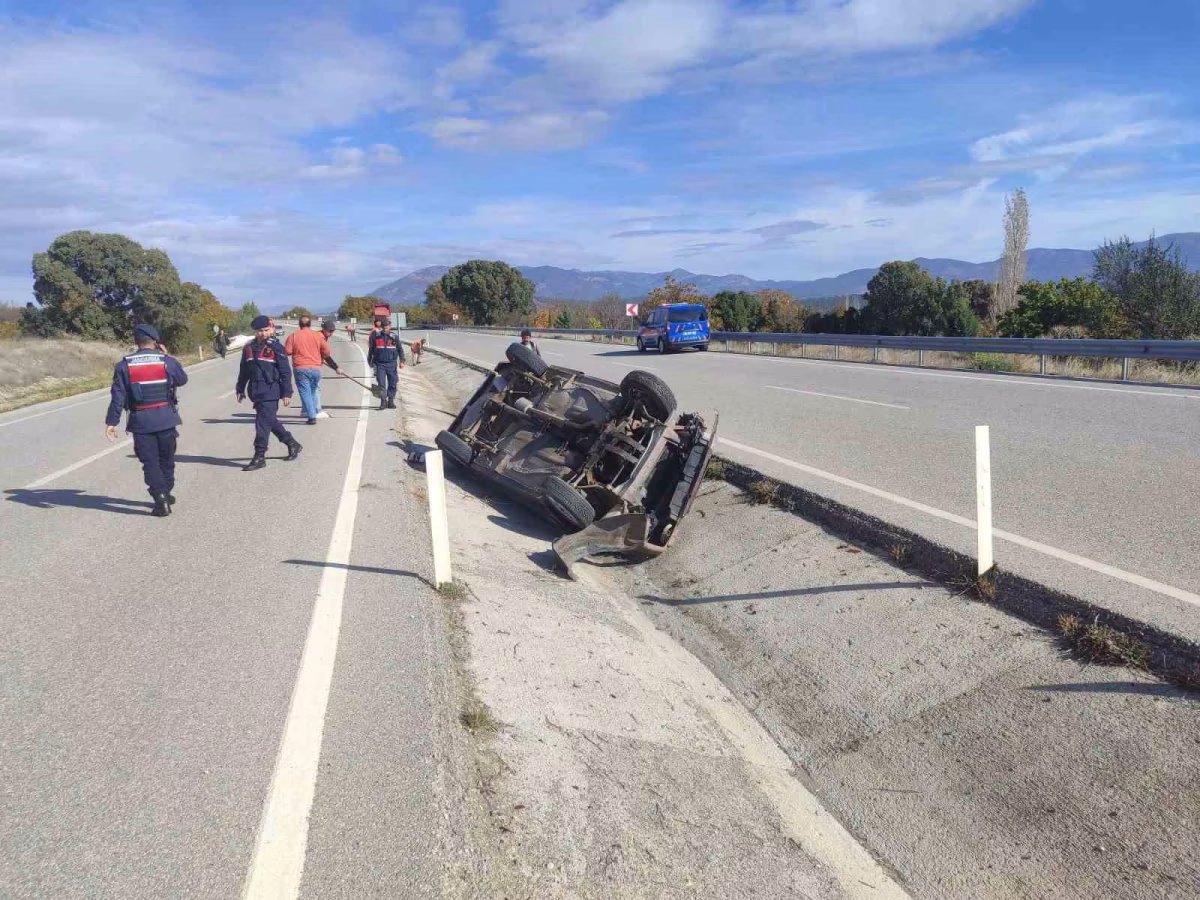 Burdur'da İki Otomobil Çarpıştı: 2 Yaralı