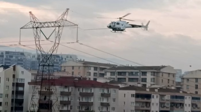Bursa'da enerji hatlarında helikopterli bakım