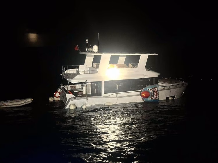Çanakkale Açıklarında Batma Tehlikesi Geçiren Tekne Kurtarıldı
