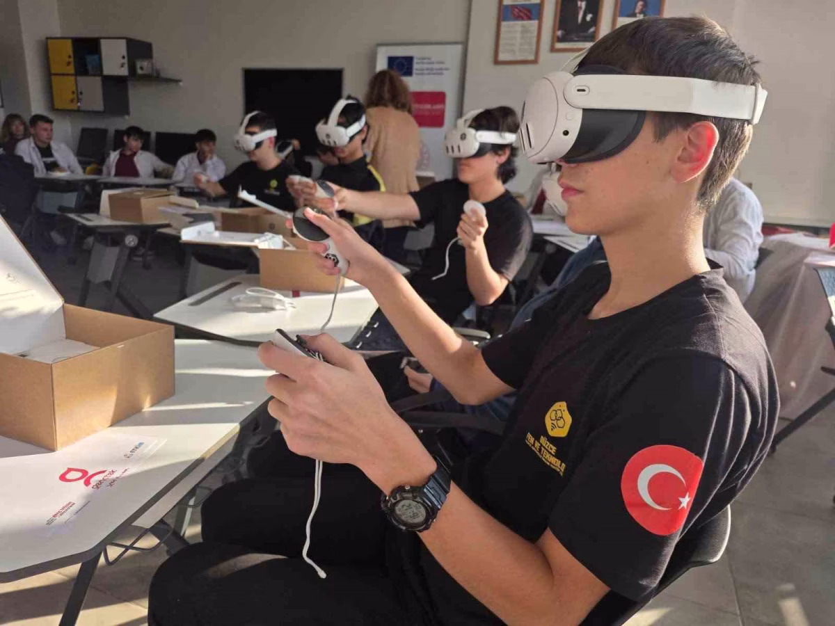 Düzce'de Öğrenciler VR ile Üç Boyutlu Tasarım Yaptı