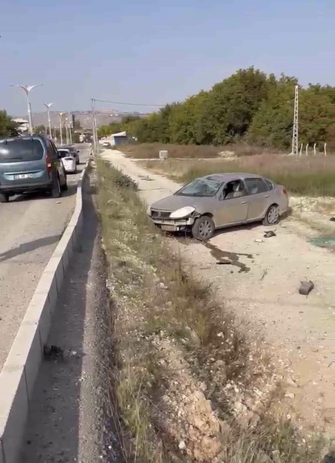 Elazığ'da otomobil araziye uçtu: 1 yaralı