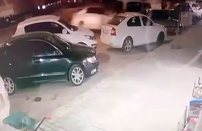 Erzurum'da Direksiyonu Kilitlenen Araç Kaza Yaptı