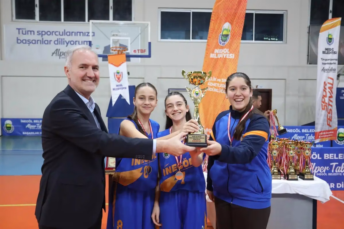İnegöl'de Sokak Basketbolu Turnuvası Sona Erdi