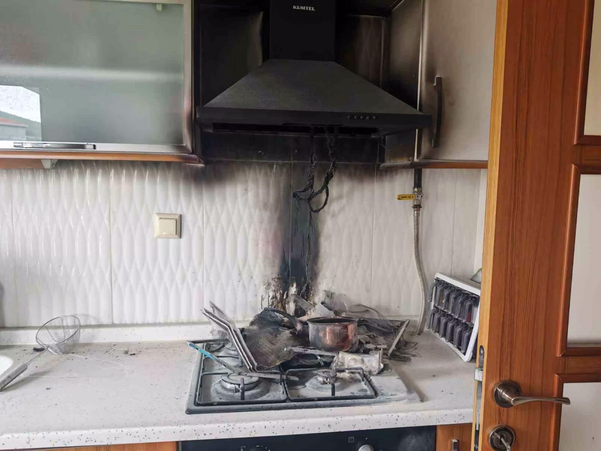 Menteşe'de mutfakta unutulan yağ evi yaktı