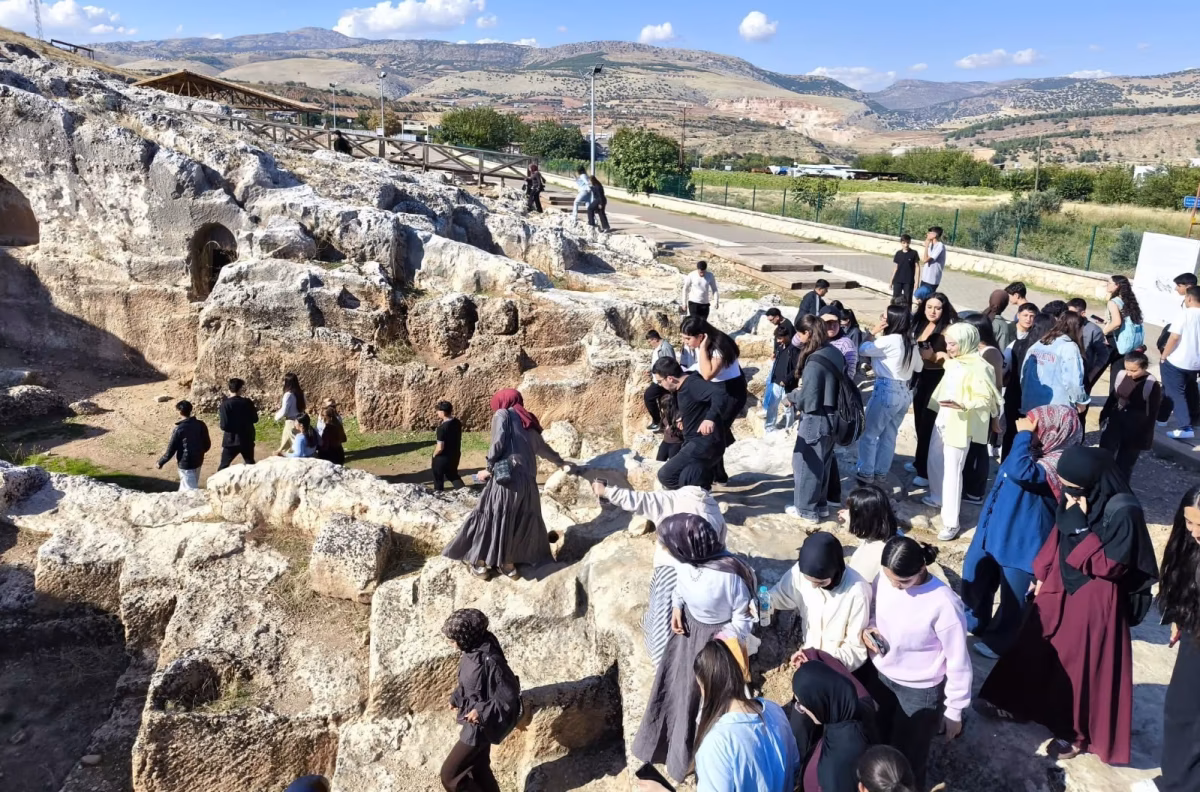 Öğrencilere Perre Antik Kenti Gezisi