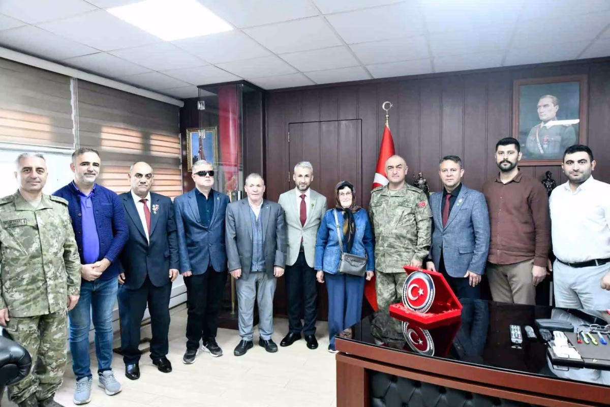 Şehit aileleri ve gazilerden komando tugayına ziyaret