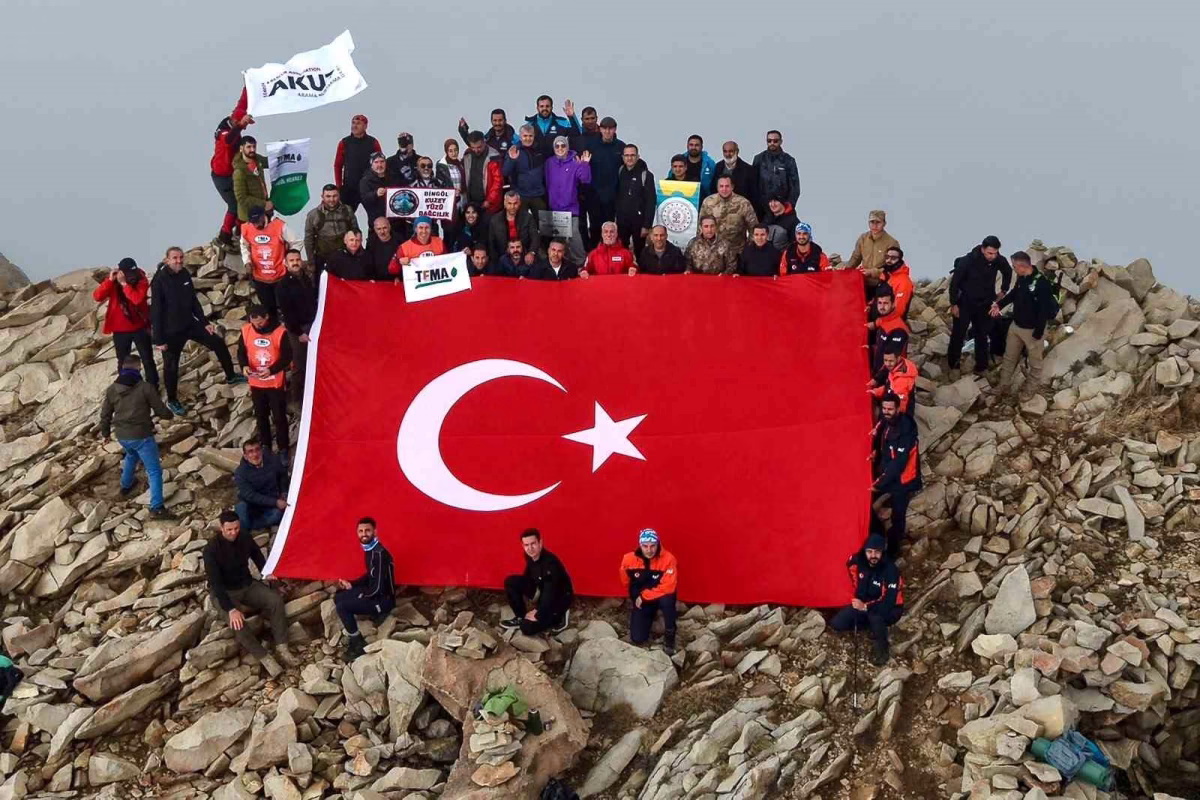 Sülbüs Dağı'na Cumhuriyet tırmanışı
