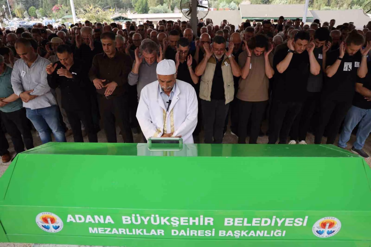Tekne Faciasında Can Veren Doktor Toprağa Verildi