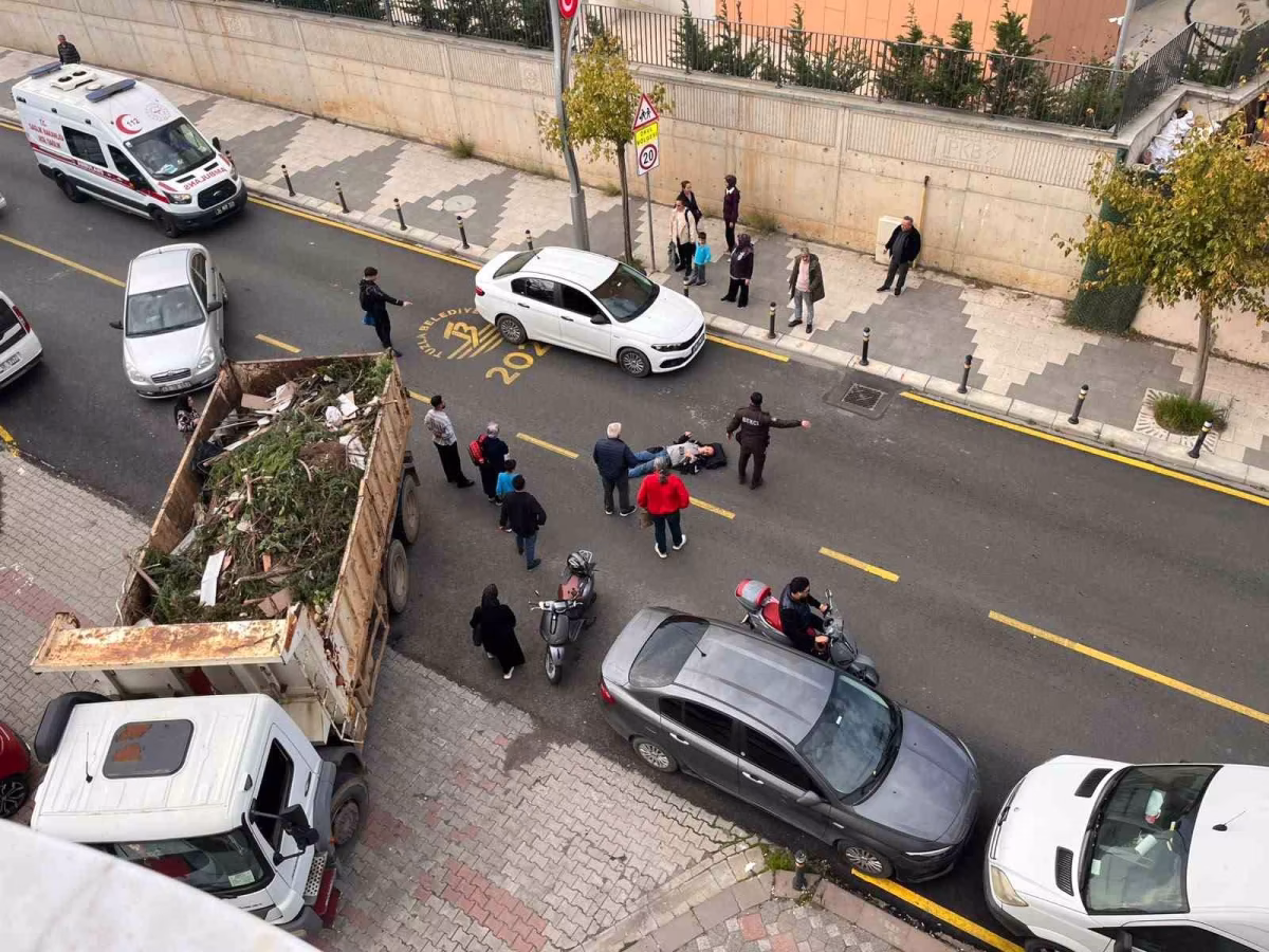 Tuzla'da belediye kamyonu motosikletle çarpıştı