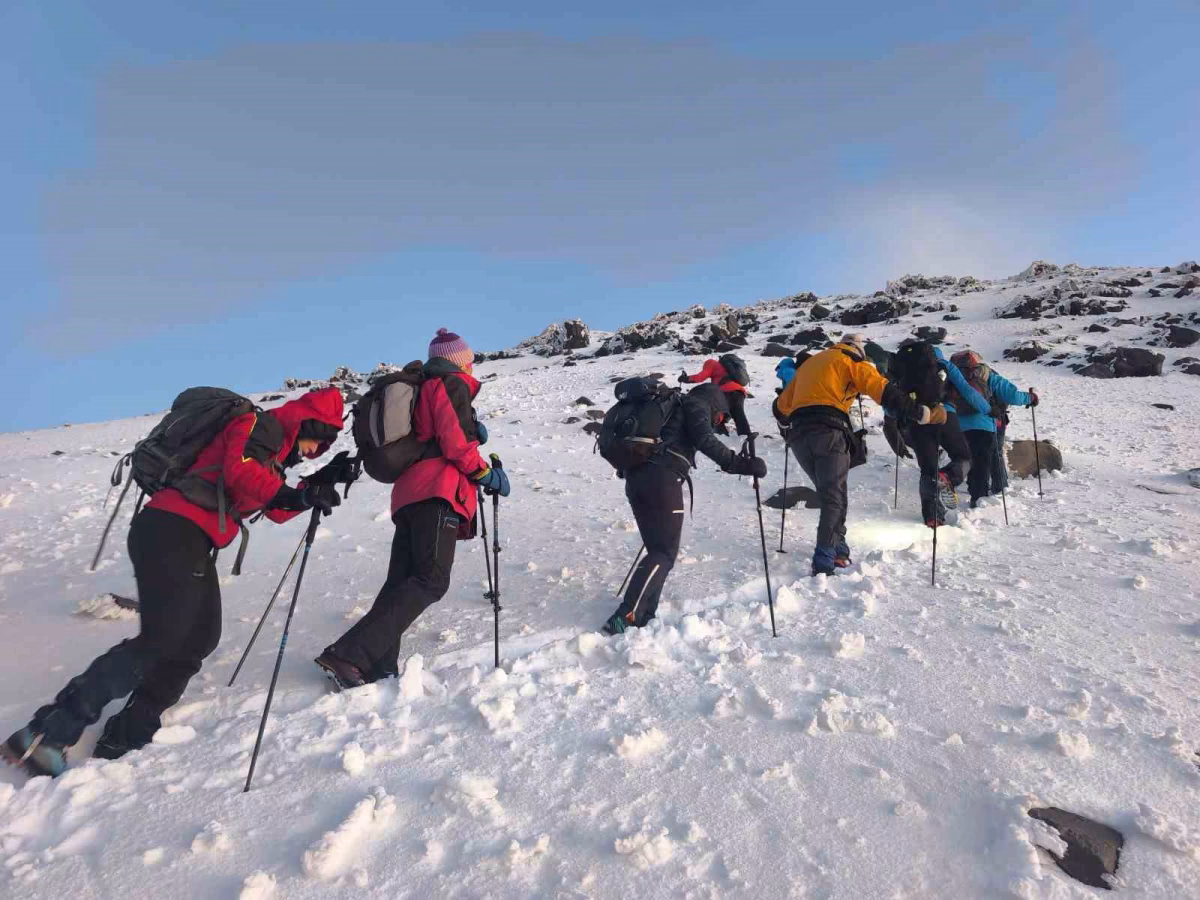 Yabancı Dağcılar Ağrı Dağı Zirvesinde