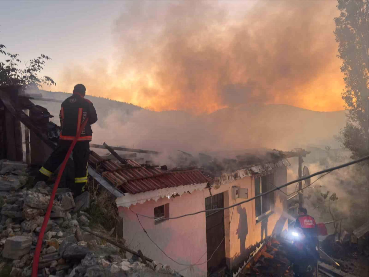 Akrabasını Evinde Uyurken Yakmaya Çalıştı