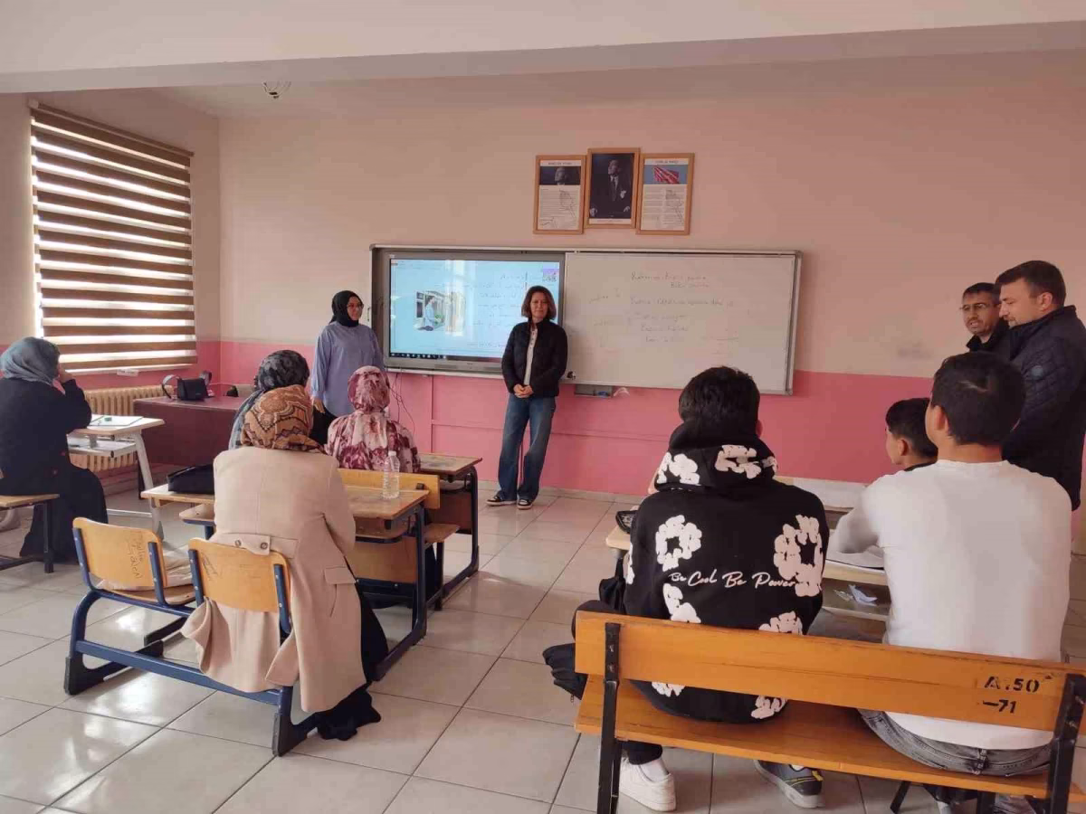 Altıntaş'ta İmam Hatip Kurslarına Ziyaret