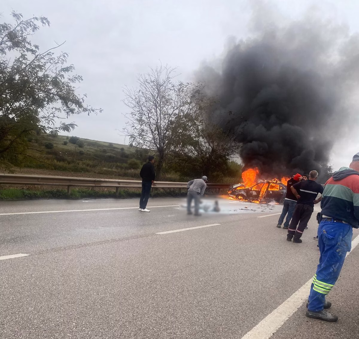 Bandırma yolunda feci kaza: Araç alev aldı