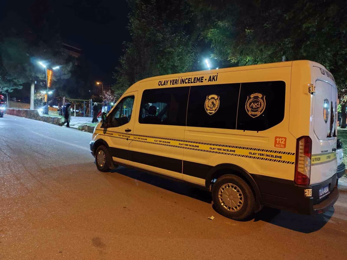 Batman'da Parkta Bıçaklı Kavga: 1 Yaralı