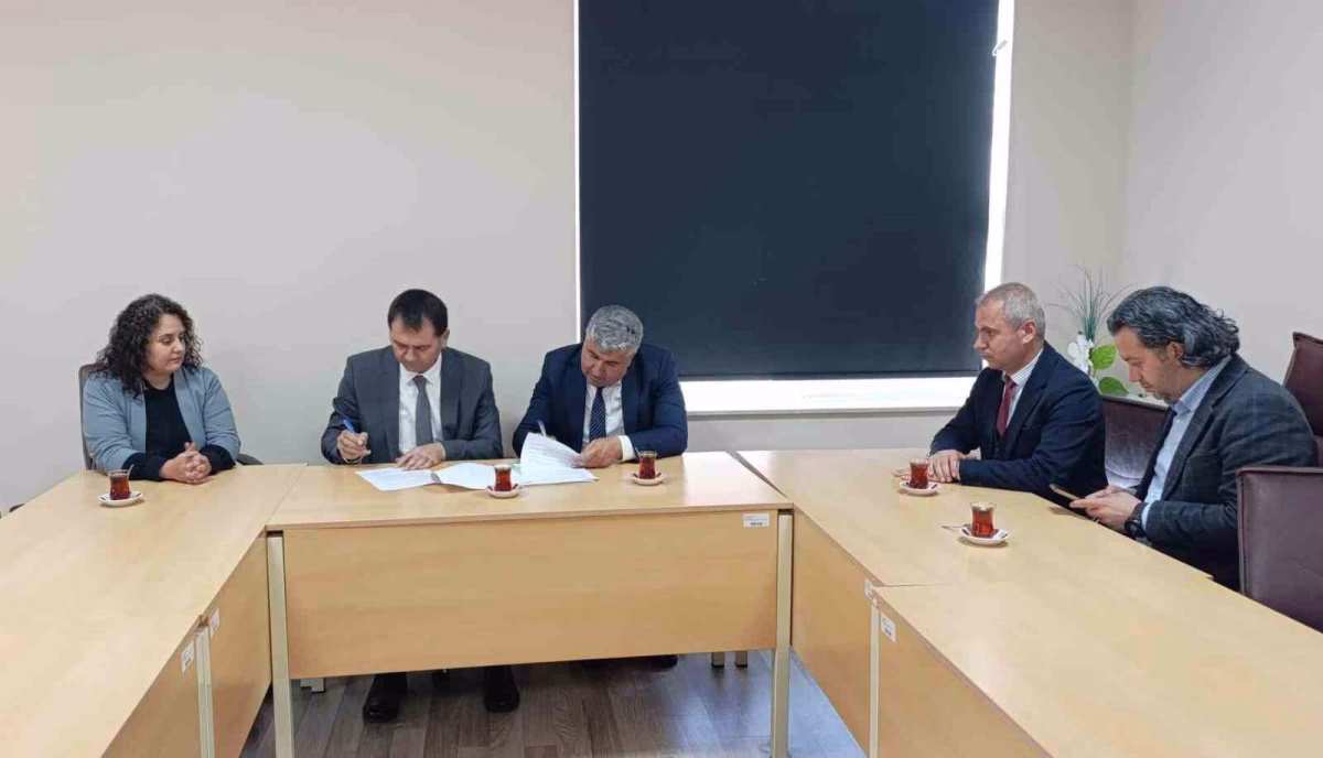 BEÜ ile Güroymak'tan eğitim iş birliği protokolü