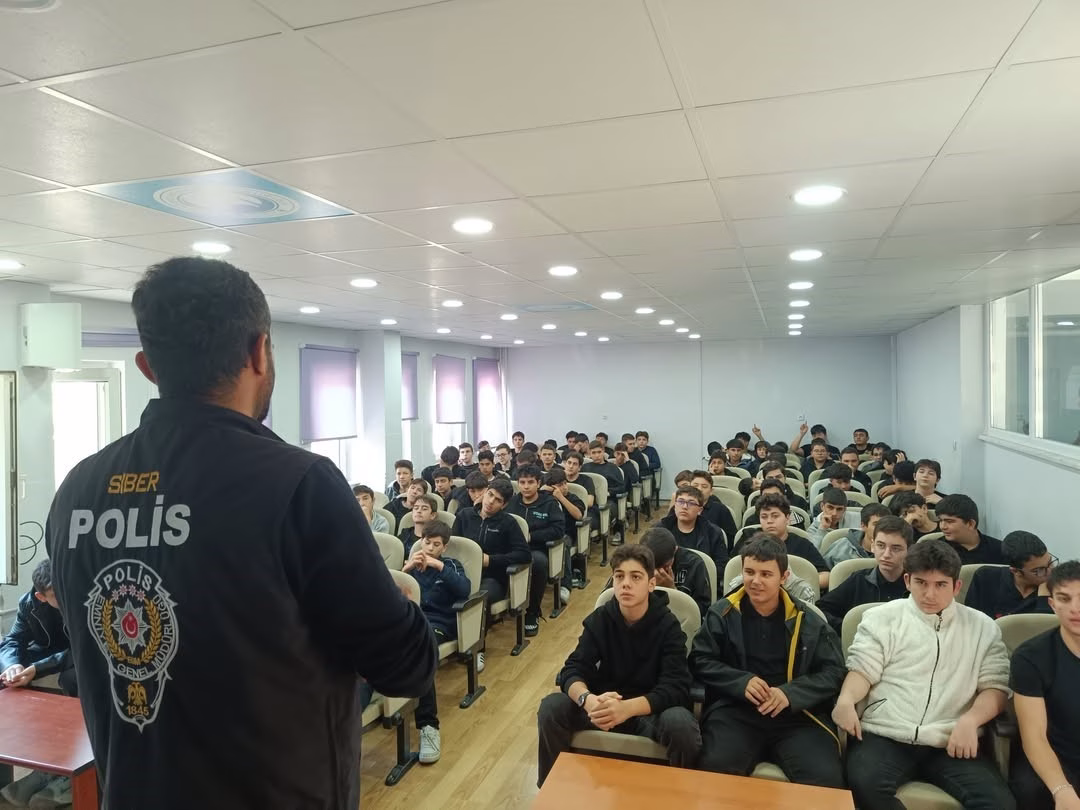 Bilecik'te siber zorbalık ve okul güvenliği anlatıldı