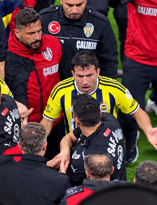 Derbideki Skandal Cezasız Kalmamalı: Mert Hakan Yandaş Hakkında Soruşturma Çağrısı!