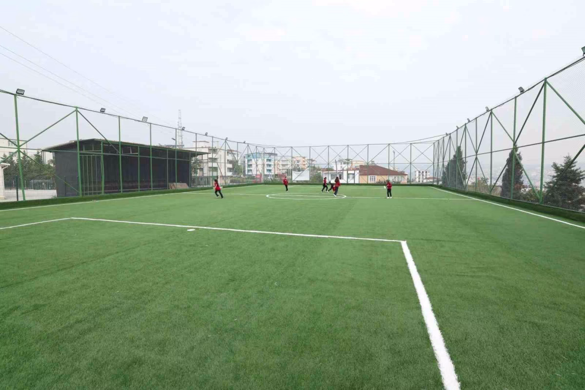 Dilovası'nda Park ve Halı Saha Yenileniyor