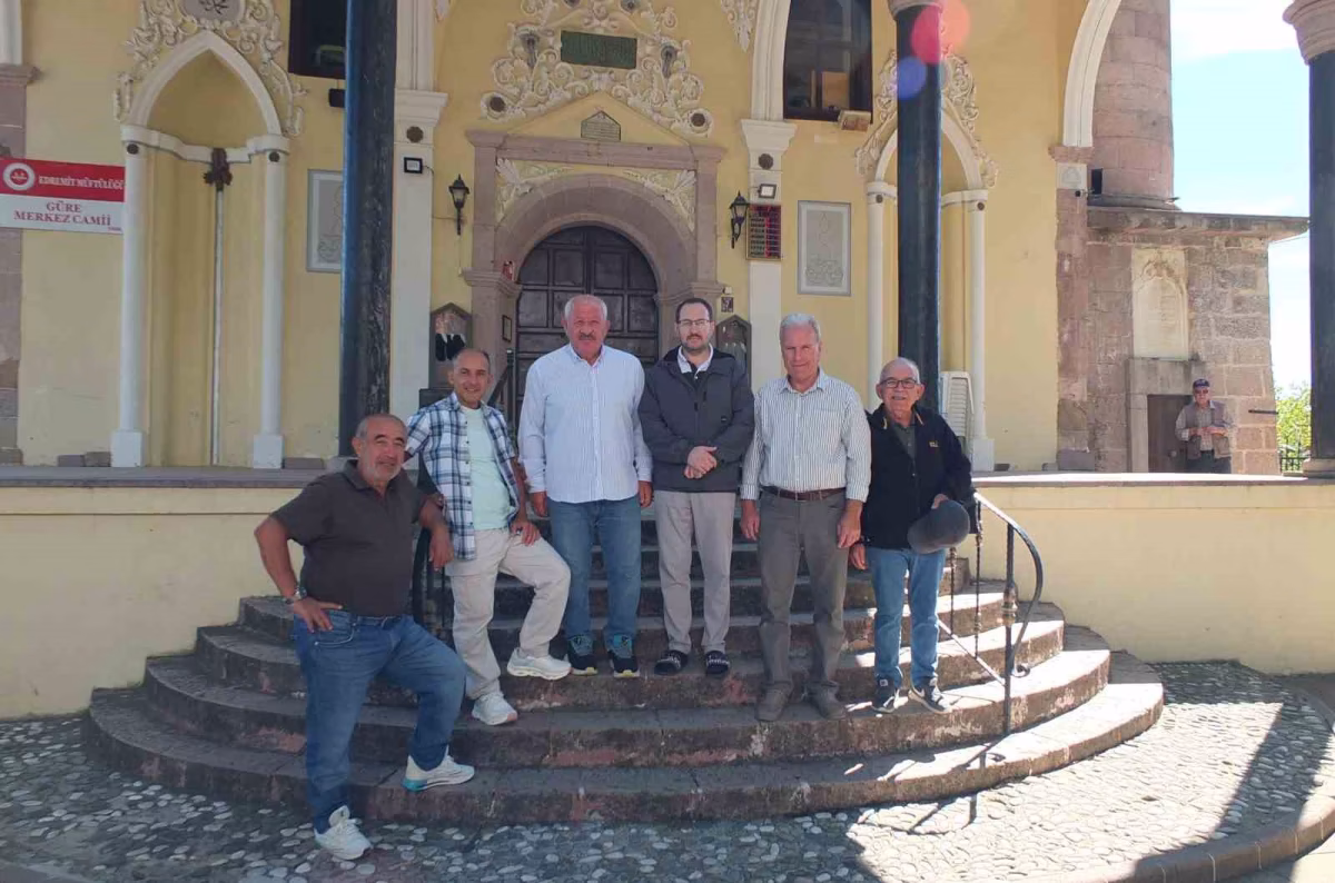 Edremit’in Tarihi Güre Camii İlgi Görüyor