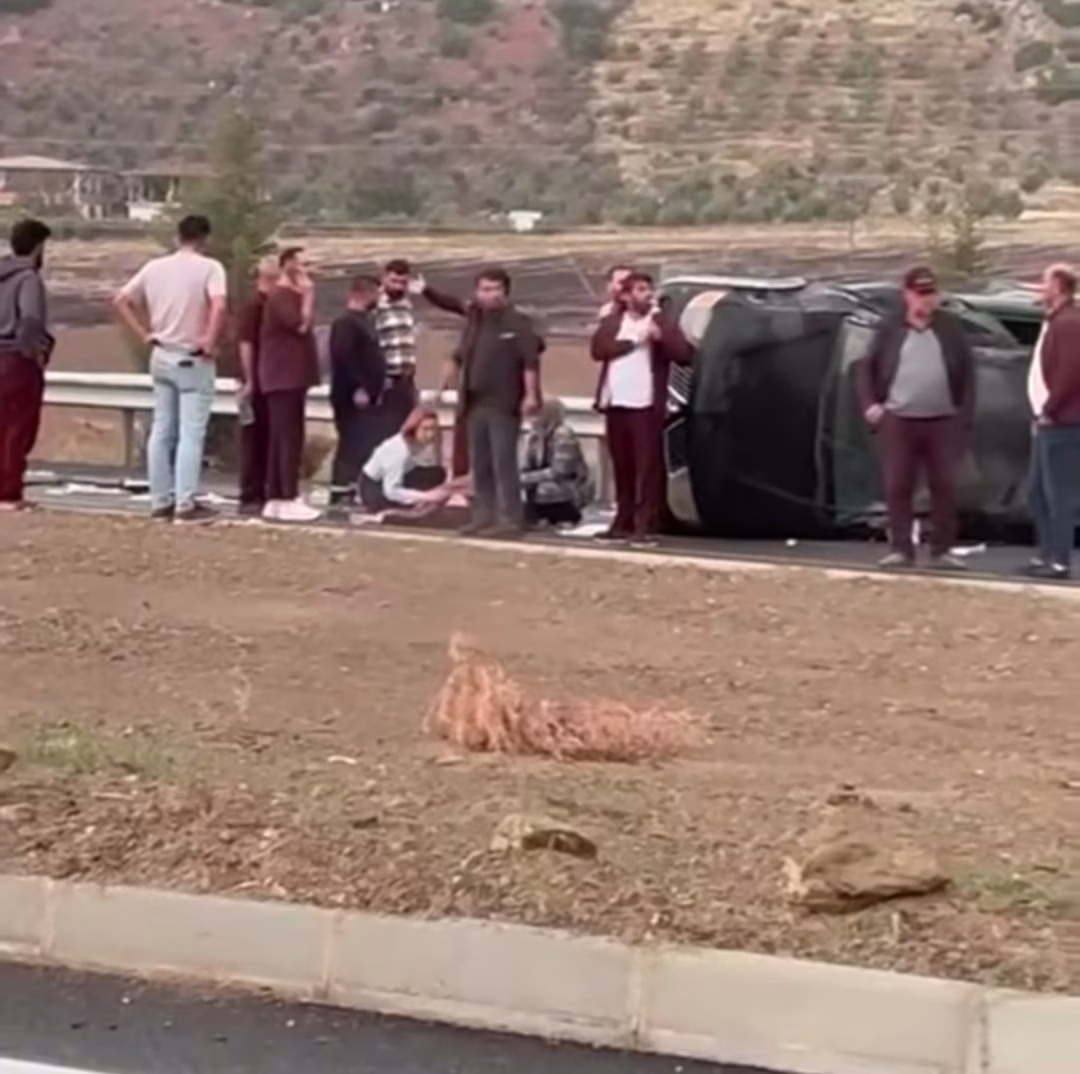 Gaziantep'te Kaza: Araç Karşı Şeride Uçtu
