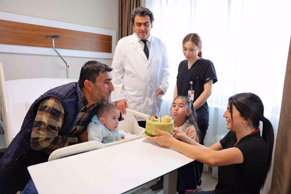 Kalbi duran 2 yaşındaki çocuk kurtuldu