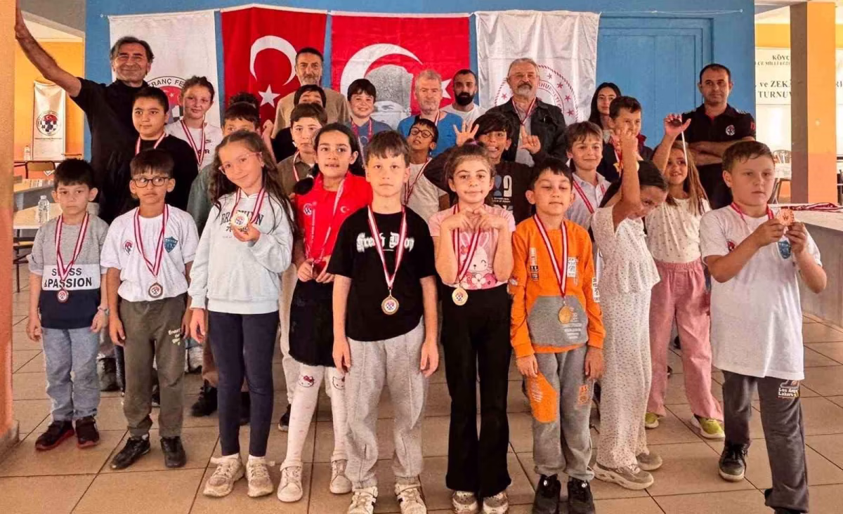Köyceğiz'de Cumhuriyet Coşkusu Satrançla Buluştu